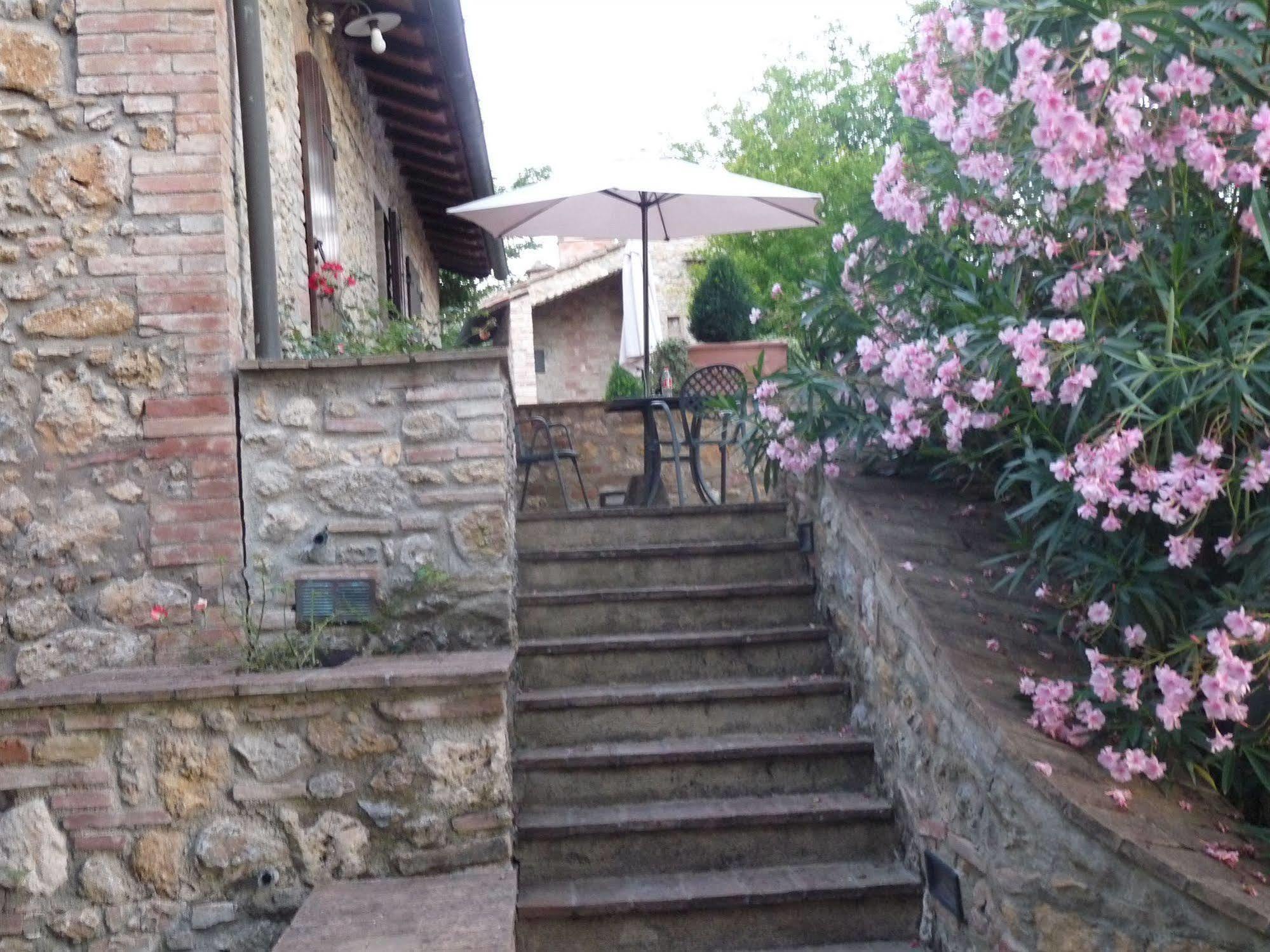 Agriturismo Casanova Di Pescille San Gimignano Exteriör bild